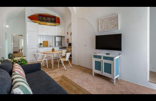 Fuseta House | Stunning House With Rooftop and Pool by LovelyStay