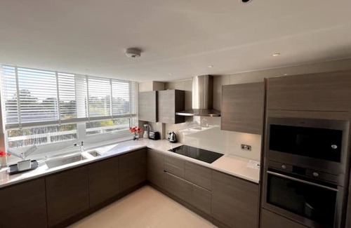 Wandsworth Apartment | Stunning Hyde Park Panorama Luxury 4-Bedroom Oasis