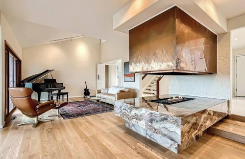 Wonderland Hills House | Stunning In-Town Luxury Mountain Retreat