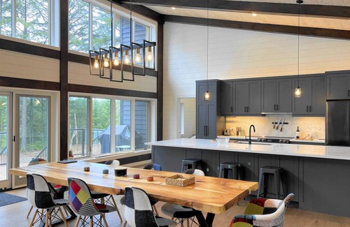 North Kawartha House | Stunning inside and out! Words don’t do it justice! Experience it for yourself!