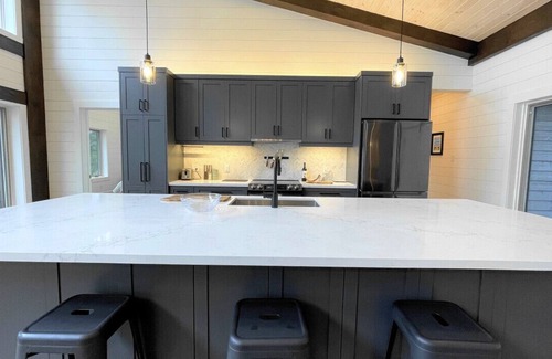 North Kawartha House | Stunning inside and out! Words don’t do it justice! Experience it for yourself!