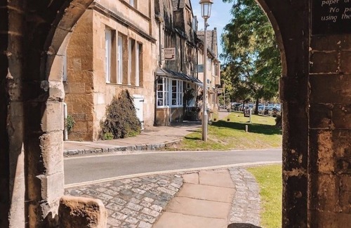 Chipping Campden House | Stunning Interior designed cottage