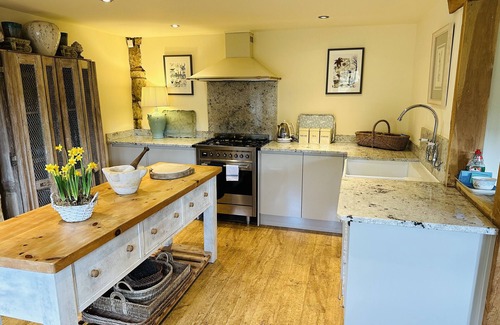 Chipping Campden Cottage | Stunning Interior Designed 2 Bedroom Cottage in the Center of Chipping Campden