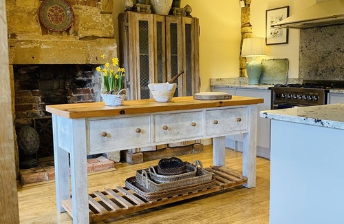 Chipping Campden Cottage | Stunning Interior Designed 2 Bedroom Cottage in the Center of Chipping Campden
