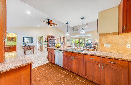 Holualoa House | Stunning island home on coffee farm with private hot tub & decks -near the beach