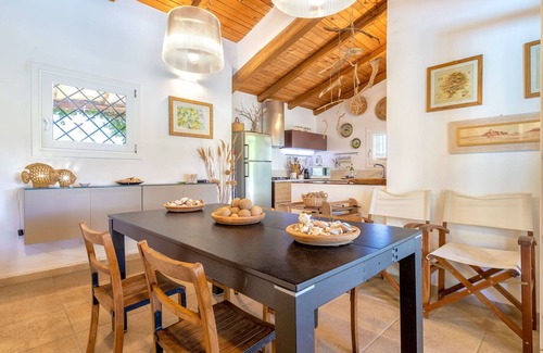 Trudda House | Stunning private villa for 5 guests with WIFI, A/C, private pool, TV, patio and parking