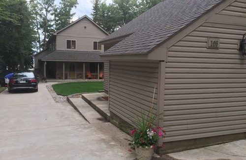 Higgins Lake House | STUNNING Lakehouse-All Four Seasons ON BEAUTIFUL HIGGINS LAKE