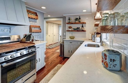 Traverse City Cottage | Stunning lake cottage in the heart of wine country