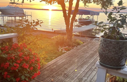Traverse City Cottage | Stunning lake cottage in the heart of wine country