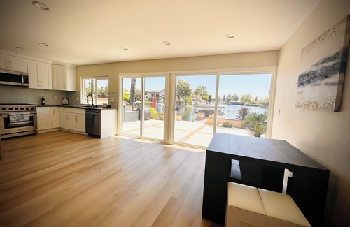 Lake Forest House | Stunning Lake ForestnEstate by Private Lake 4 BedroomnHome with EnchantingnViews