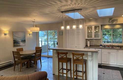 Christina Lake House | Stunning Lake Front House with Private Beach