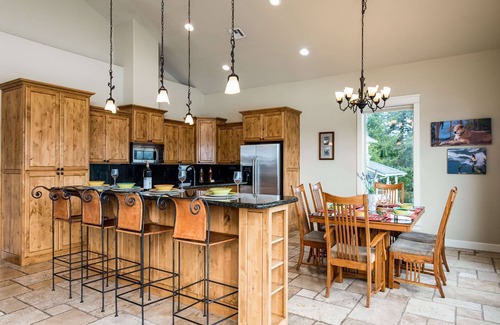 Dunes City House | Stunning Lake Front Home-Private Dock-Pet Friendly-Close to Downtown Florence & Dunes