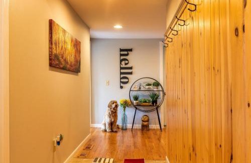 Eden Mills House | Stunning Lake Front! Modern+Chic+Cosy pet friendly