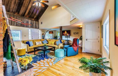 Eden Mills House | Stunning Lake Front! Modern+Chic+Cosy pet friendly