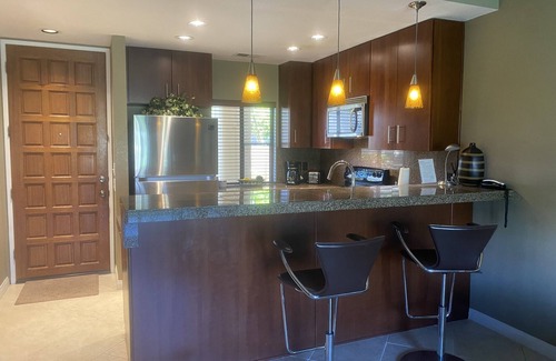 Palm Springs Condo | Stunning lake, golf course and Mountain View’s.
