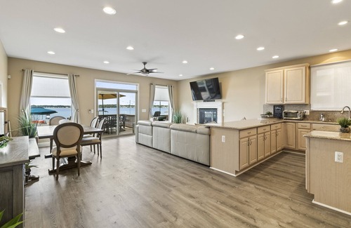 Keego Harbor House | Stunning Lake Home on all sports lake Sandbar with breathtaking views!