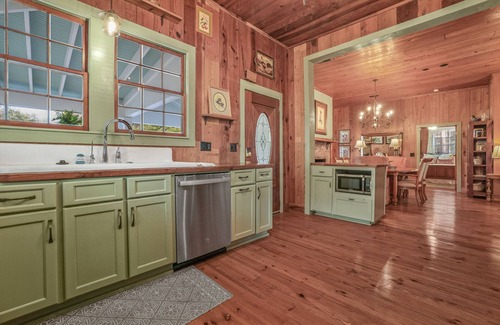 Russellville House | Stunning Lake Moultrie Estate on Deep Water