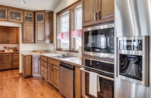 Lincoln House | Stunning Lake Roosevelt views and accommodations from our Lincoln residence