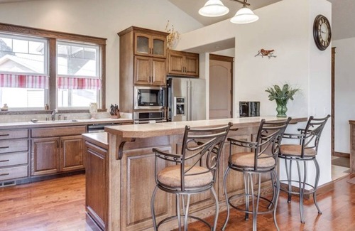 Lincoln House | Stunning Lake Roosevelt views and accommodations from our Lincoln residence
