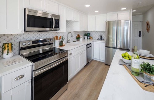 Lake Havasu City Condo | Stunning Lake Views! Short walk to London Bridge, Lake, Restaurants, and Shops!