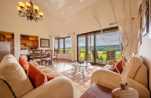 Tronadora House | Stunning Lake View Home with a Hot tub, WIFI, & Dog Friendly