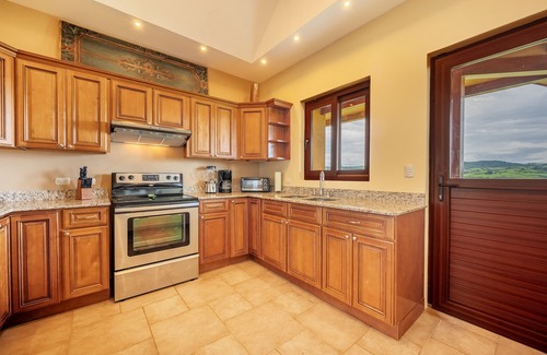 Tronadora House | Stunning Lake View Home with a Hot tub, WIFI, & Dog Friendly