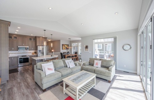 Okanagan-Similkameen House | Stunning Lake View Home for Rent – A Perfect Retreat!