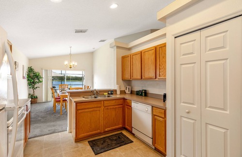 Kissimmee Villa | Stunning lake view, private pool,near Disney ,games room,free WiFi ,play golf