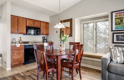 Acme Condo | ποΈ Stunning Lake Views @ The Shores | Bayfront Deck, Private Beach Access + VIP Perks β UNIT 5577
