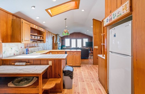 Fort Erie Cottage | Stunning Lake Views on shores of Lake Erie