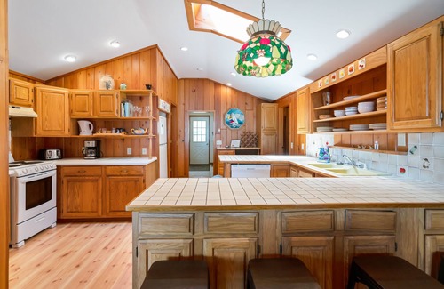 Fort Erie Cottage | Stunning Lake Views on shores of Lake Erie