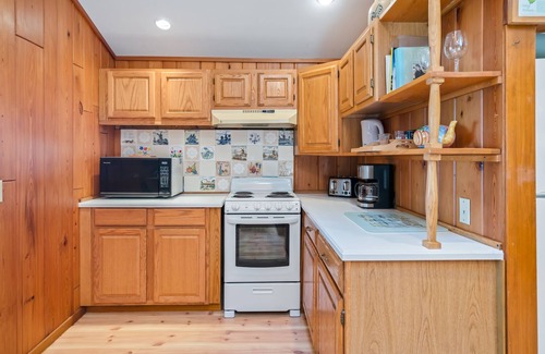 Fort Erie Cottage | Stunning Lake Views on shores of Lake Erie