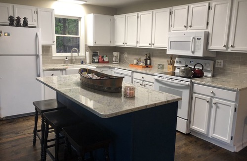 Sunset Cove Cabin | Stunning Lake Views! Pet Friendly! Directly on Lake Lure!