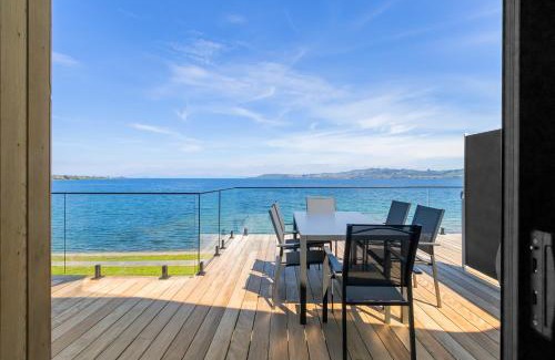 Taupo House | Stunning Lake Views Spa Pool