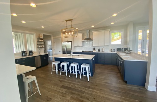 Hidden Springs House | Stunning Lake Views Luxury -Short walk to Covered Dock