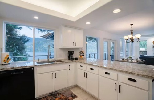 Sudden Valley House | Stunning Lake Whatcom Home - Epic Views and AC!