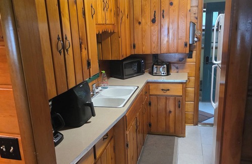St. Helen Cottage | Stunning lakefront sunsets. Beach. Dock. ORV. Fishing. WiFi. Memories.
