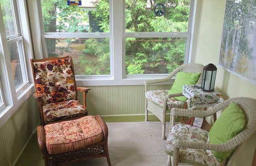St. Helen Cottage | Stunning lakefront sunsets. Beach. Dock. ORV. Fishing. WiFi. Memories.