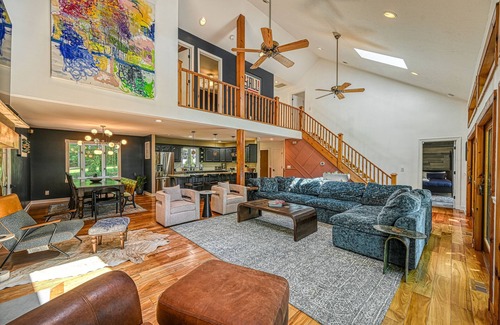 Livingston House | Stunning lakefront house with view, Free Wifi and secluded swimming area