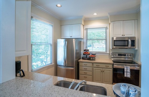 Lake Oconee Cottage | Stunning Lakefront Views of Lake Oconee from every window