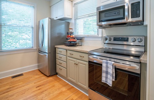 Lake Oconee Cottage | Stunning Lakefront Views of Lake Oconee from every window