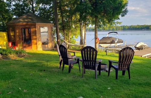 Dunsford Cottage | Stunning Lakehouse with all the luxuries of home