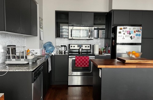 Humber Bay Shores Condo | Stunning Lakeshore Blvd West 1 Bed, 1 Den.