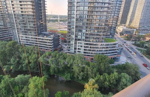 Humber Bay Shores Condo | Stunning Lakeshore Blvd West 1 Bed, 1 Den.