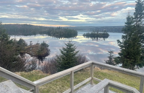 Burnt Cove House | Stunning Lakeside Retreat in Tors Cove – Nature Lover’s Paradise!