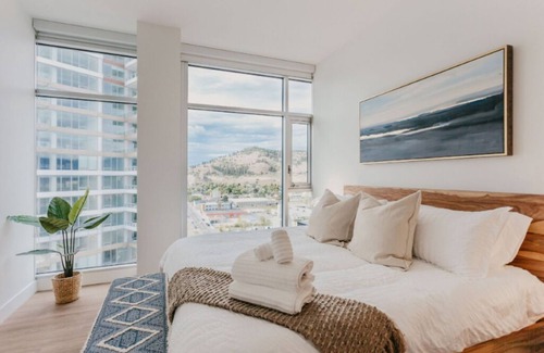 Cultural District Condo | STUNNING LAKEVIEW ✧ 3BR BAYSIDE LUXURY PENTHOUSE✧