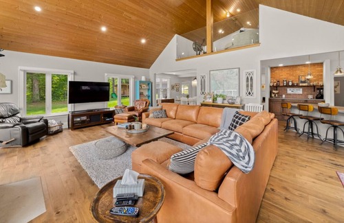 Kearney Cabin | Stunning Lakeview Cottage