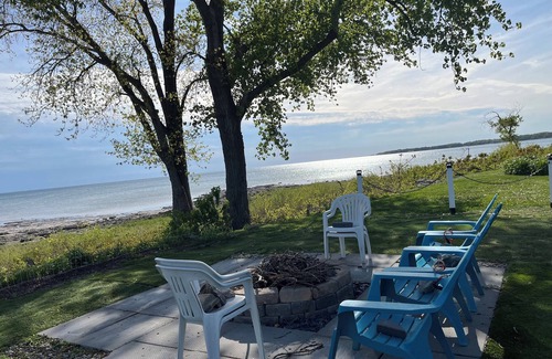 Sherkston Cottage | Stunning Lakeview Cottage @Sherkston Shores Resort and Camp ground.
