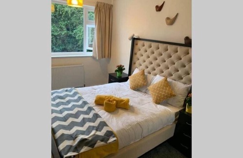 Wyken House | Stunning Large 4 Bedroom - Coventry