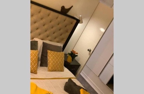 Wyken House | Stunning Large 4 Bedroom - Coventry